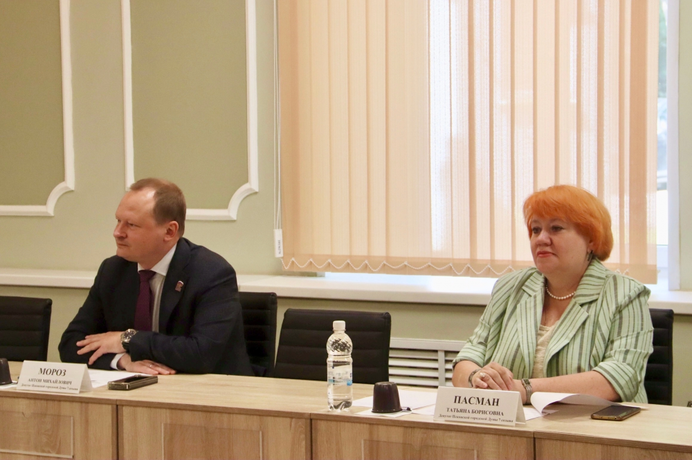 Антон Мороз принял участие в заседании Комитета по ЖКХ Псковской городской Думы