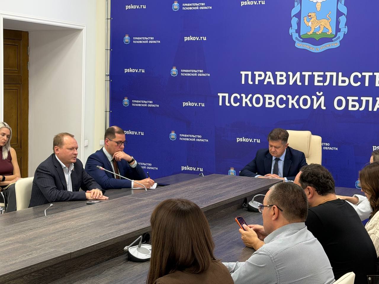 Стратегию участия в международной выставке QUBE Expo на ВДНХ прорабатывают в правительстве Псковской области   