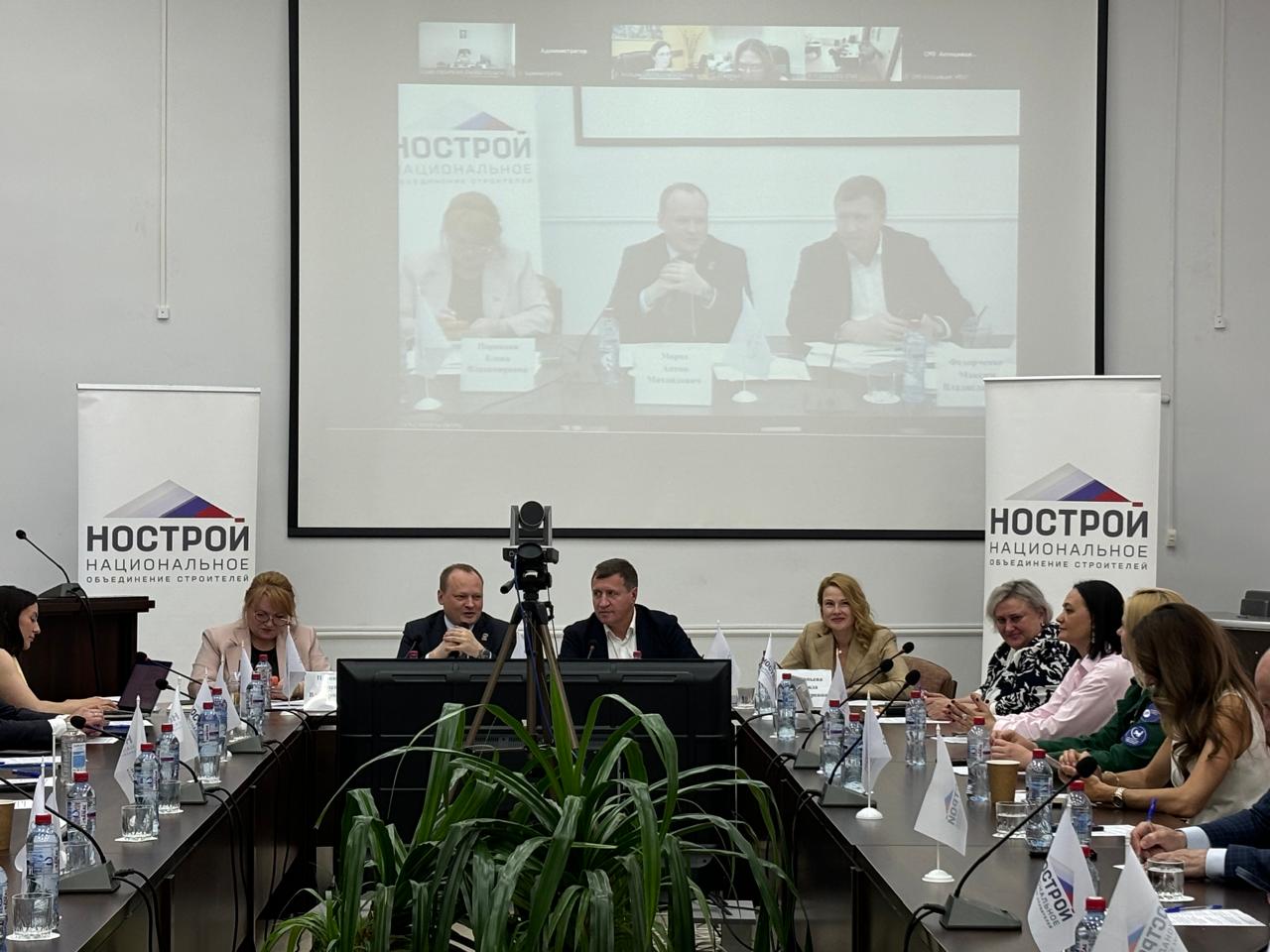 Антон Мороз на круглом столе в Иркутске представил стратегию НОСТРОЙ в сфере кадрового обеспечения