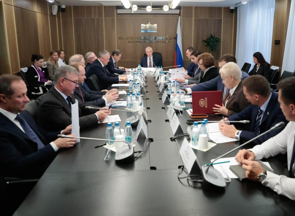 Антон Мороз принял участие в заседании Комитета Госдумы по физической культуре и спорту